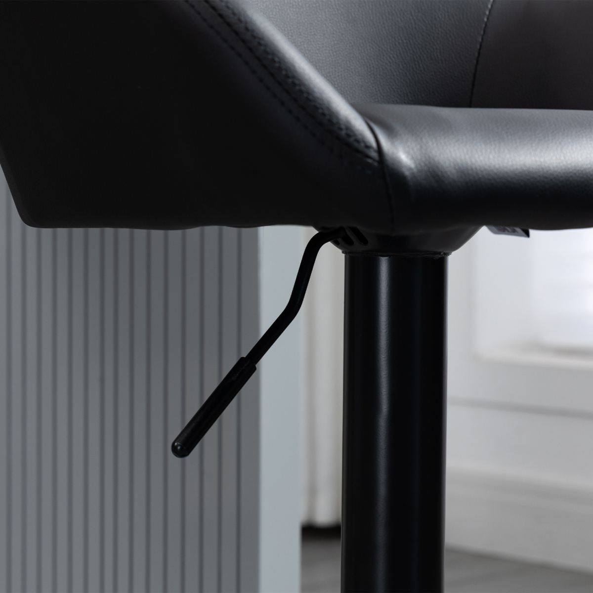 HOMCOM Set of 2 Adjustable Swivel Bar Stools with Backrest and Footrest, PU Leather, Black