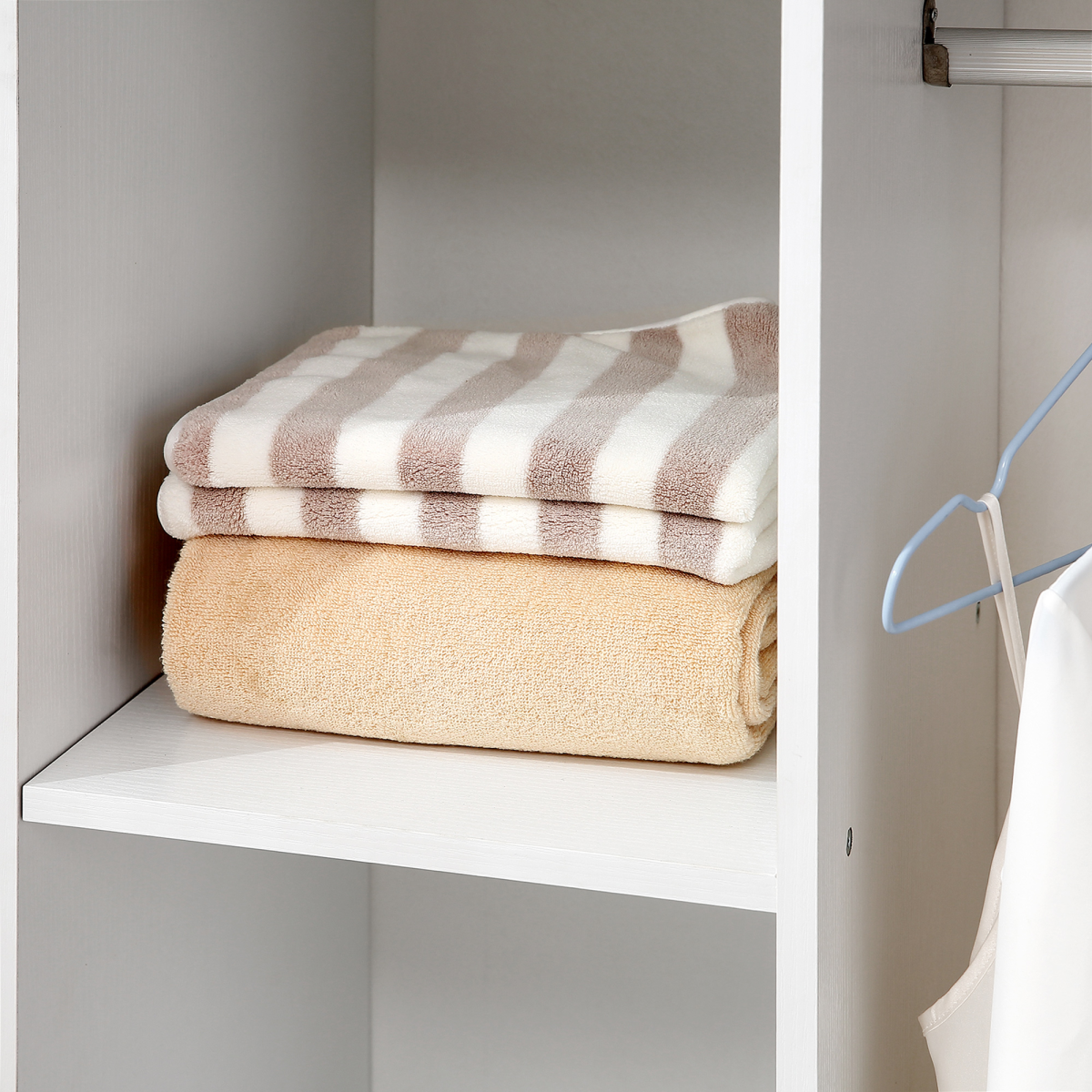 White Storage Wardrobe with Shelves, Hanging Rail & Wheels