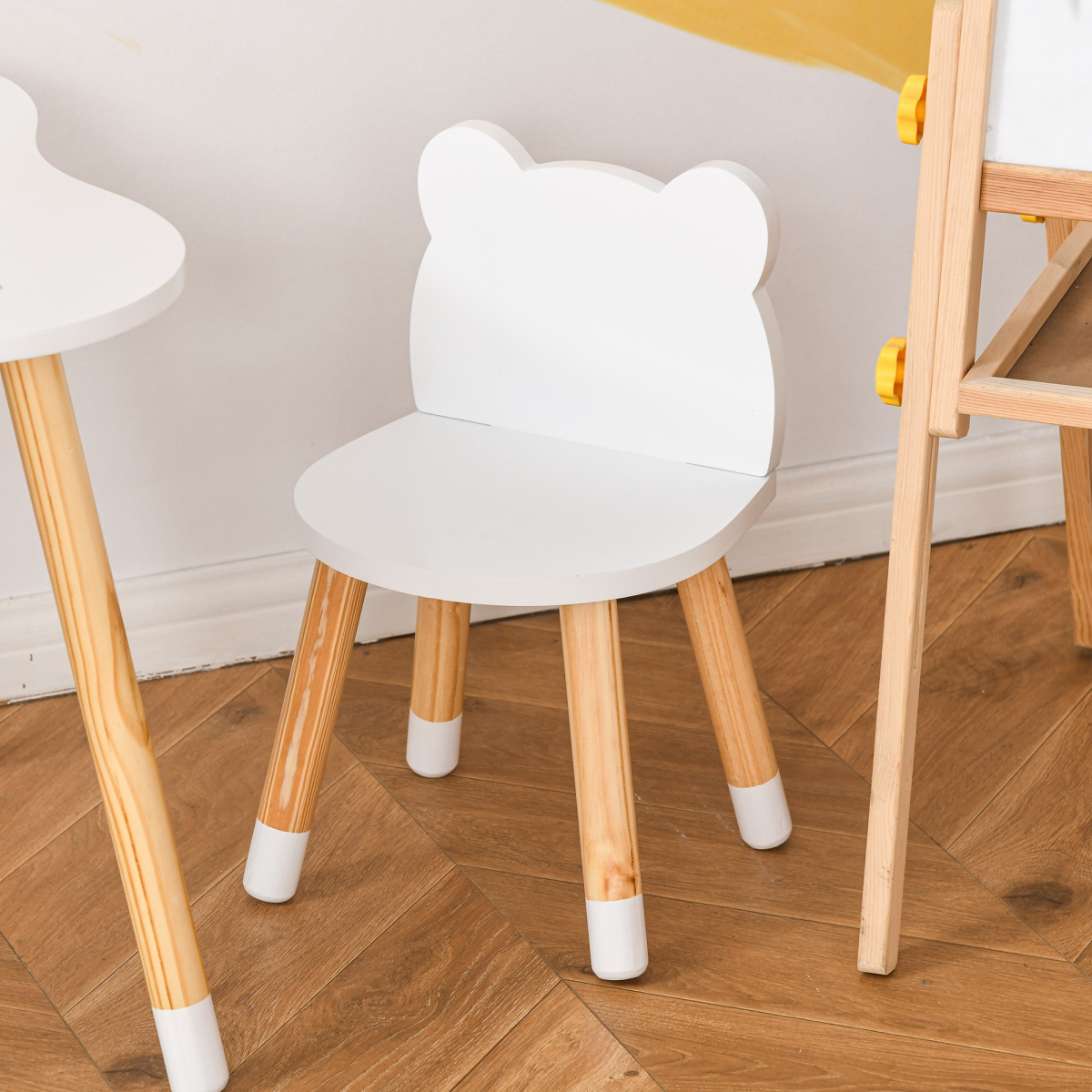 HOMCOM 3-Piece Kids Table and 2 Bear-Shaped Chairs Set, White