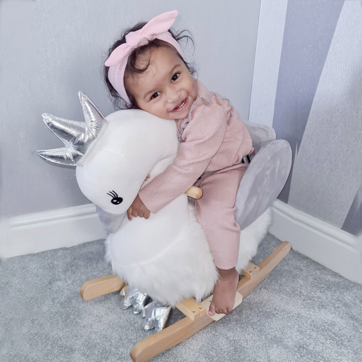 HOMCOM Kids Ride-On Rocking Swan with Sound, Seat Belt & Plush Seat