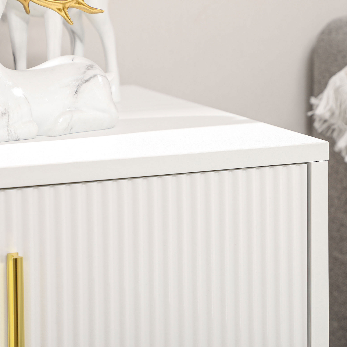HOMCOM 3-Drawer White Chest of Drawers with Gold Accents