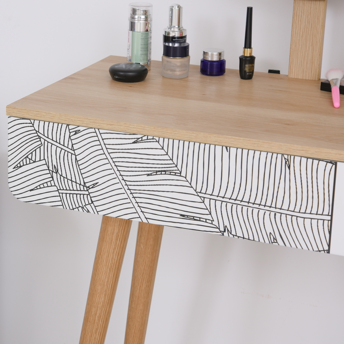 HOMCOM Solid Wood Nordic Dressing Table with Adjustable Round Mirror and Pull-Out Drawer