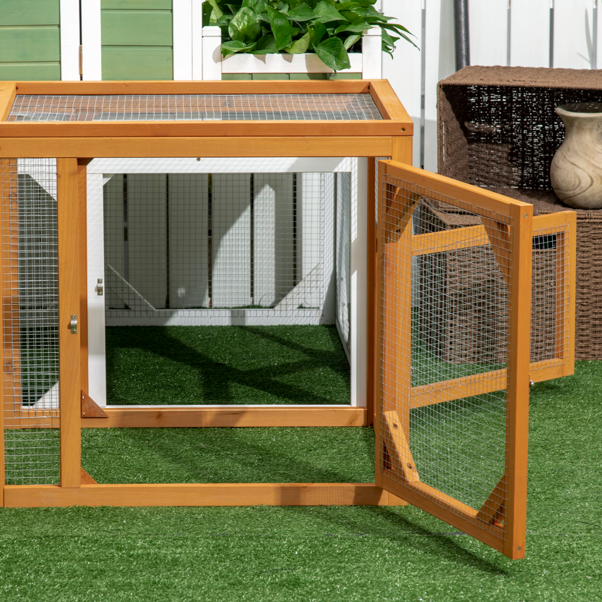 PawHut Wooden Chicken Coop with Perches and Lockable Doors for 2-4 Chickens