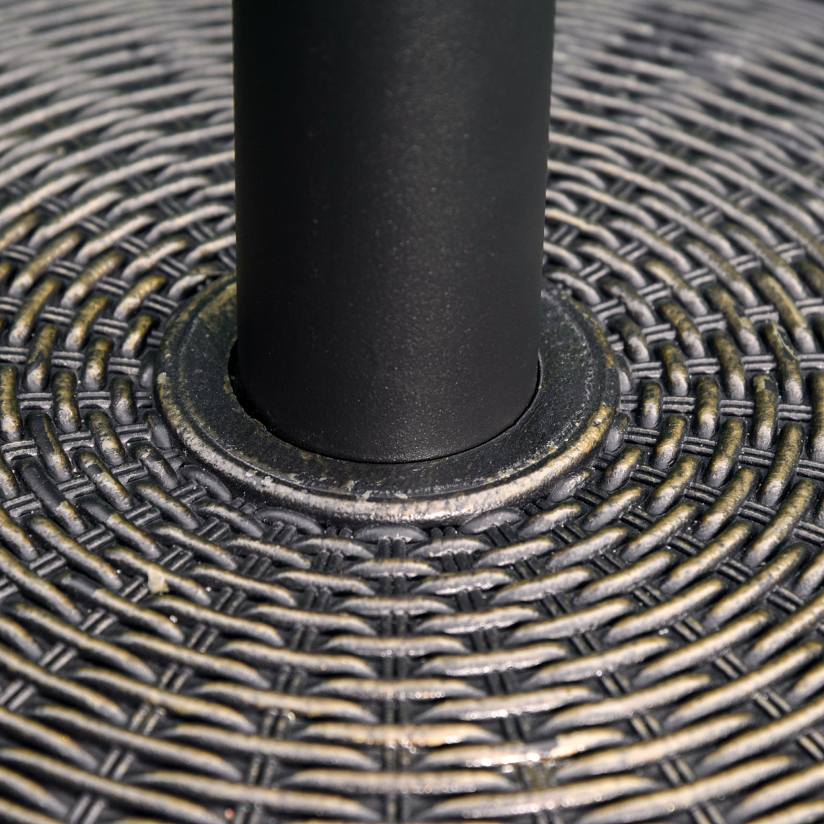 Outsunny 13kg Cantilever Umbrella Base with Adjustable Fit, Black