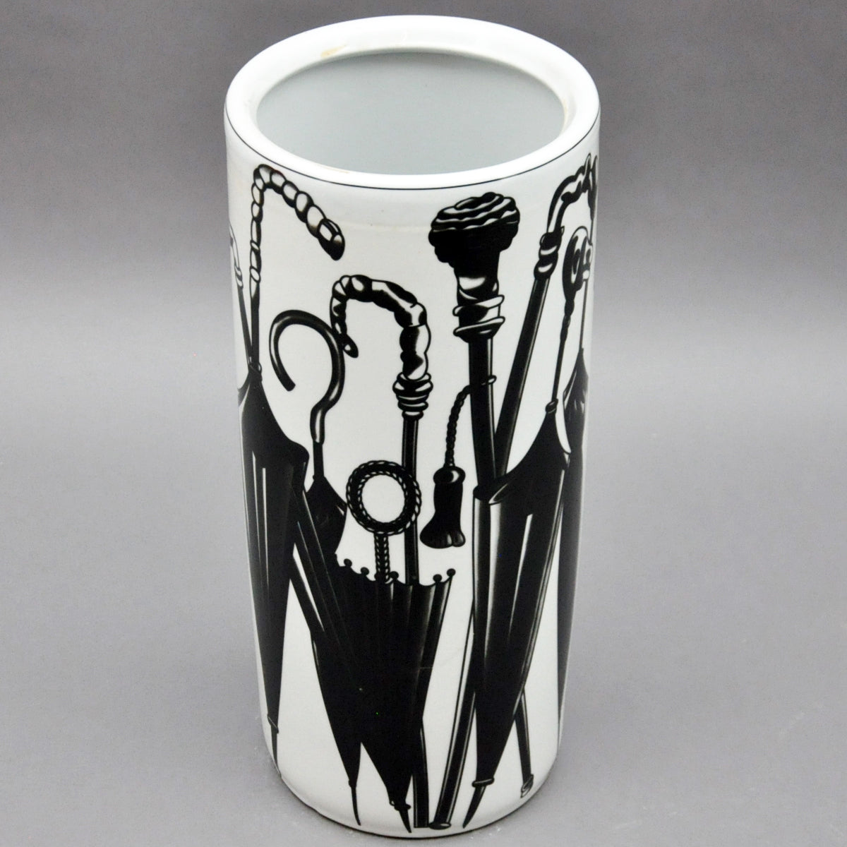 MSL 18" Round Black & White Umbrella Stand