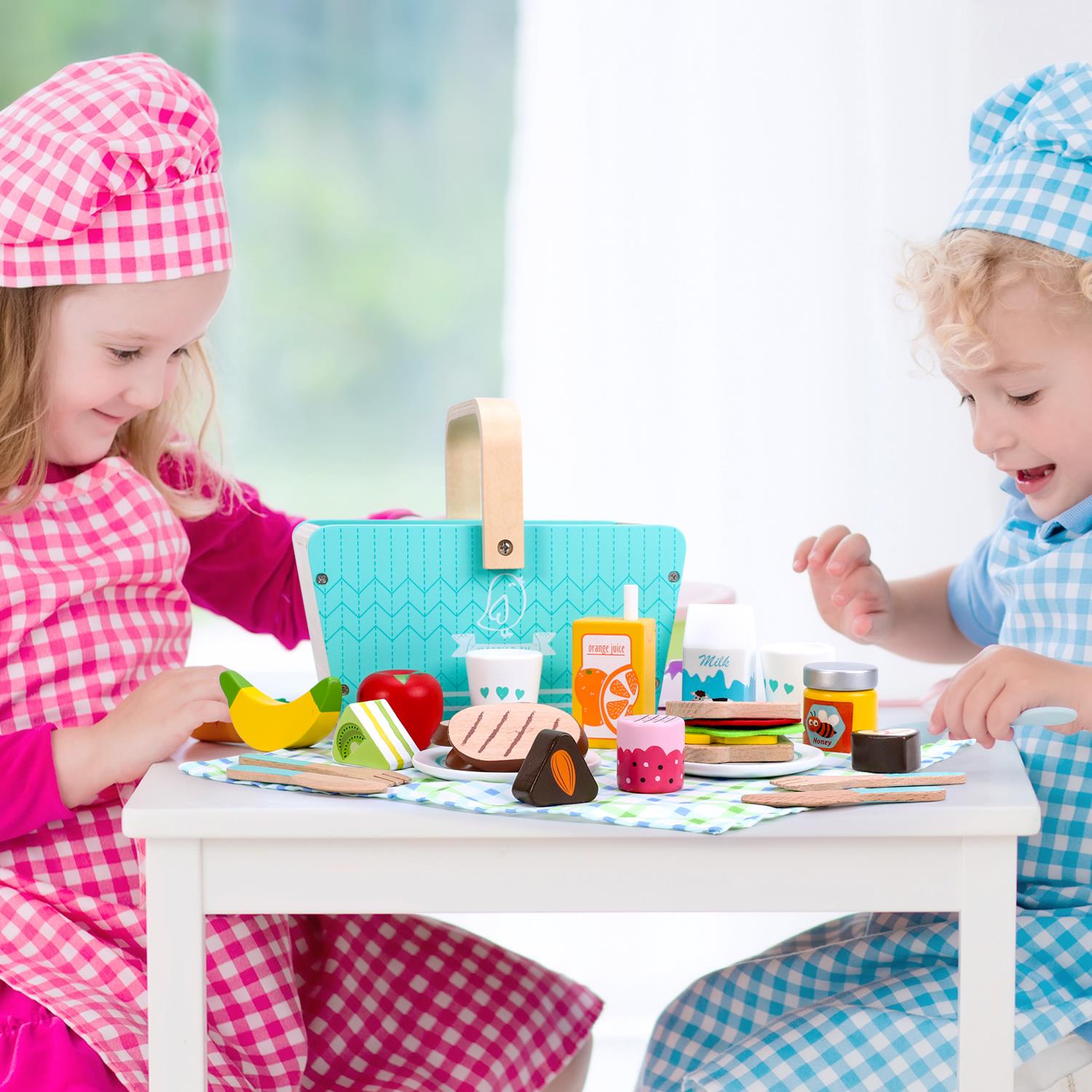 SOKA Happy Day Picnic Wooden Toy Picnic Basket Playset with Pretend Food, Tableware and Picnic Blanket