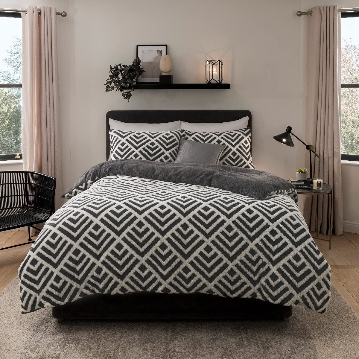 Sleepdown Geometric Jacquard Fleece Double Duvet Cover Set with 2 Pillowcases – Charcoal
