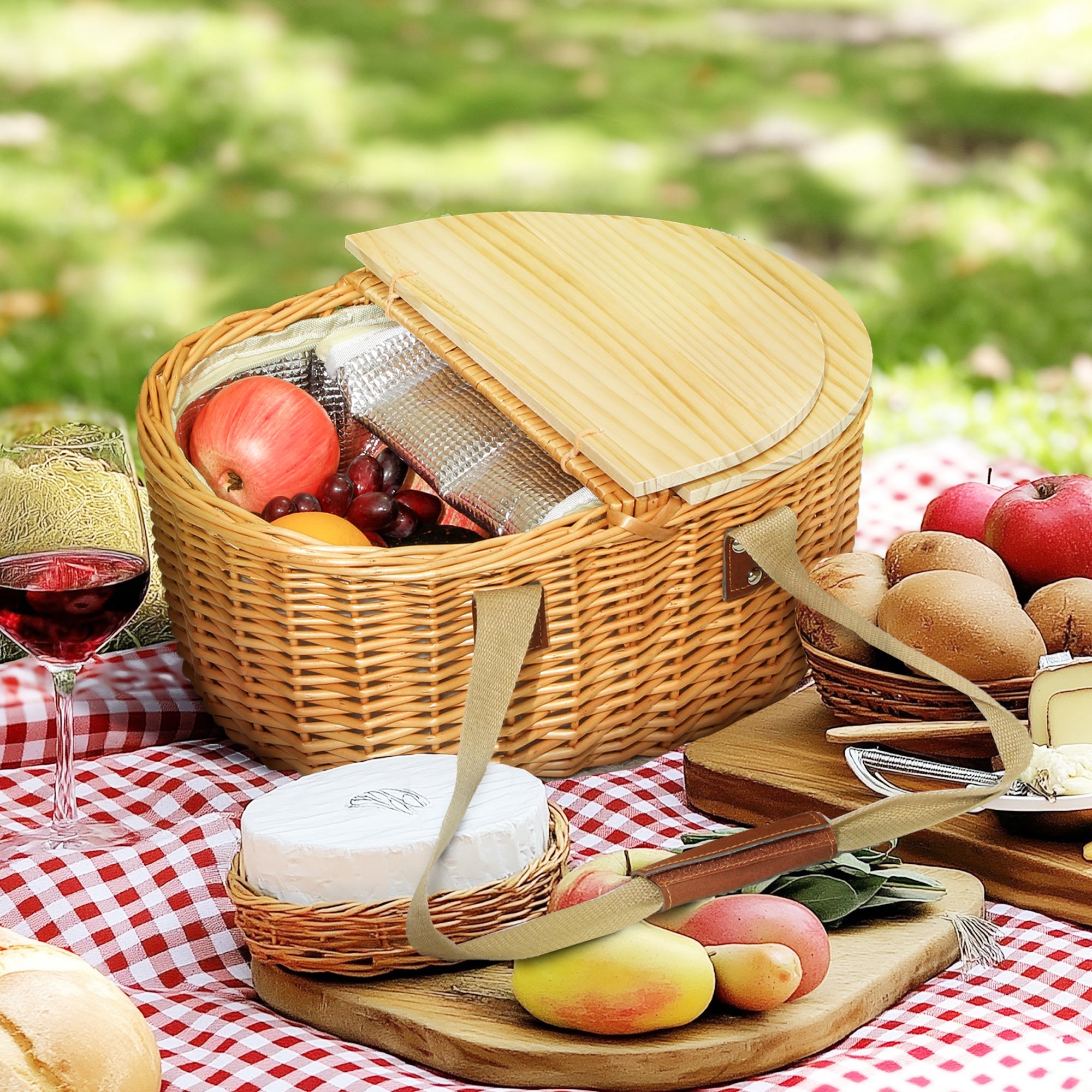 Outsunny Wicker Picnic Basket for 2 with Insulated Cooler Bag and Pine Wood Lid