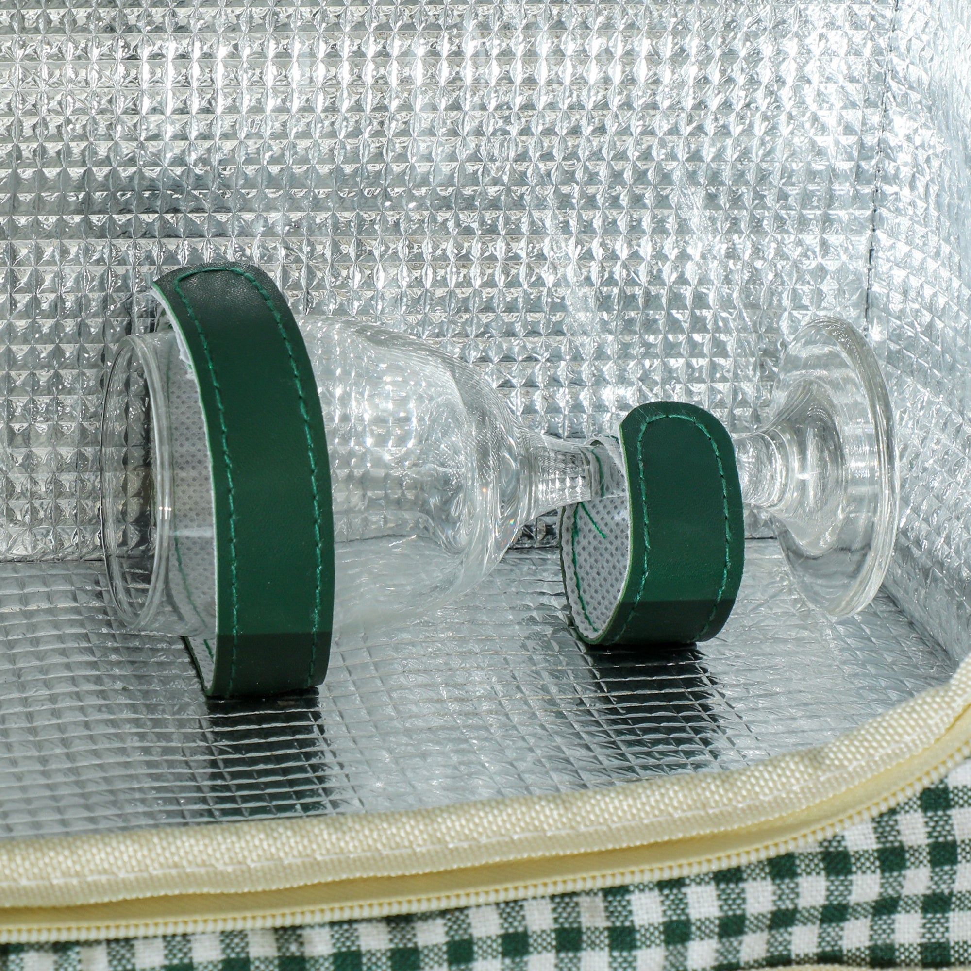 Outsunny 2-Person Wicker Picnic Basket with Insulated Cooler Bag