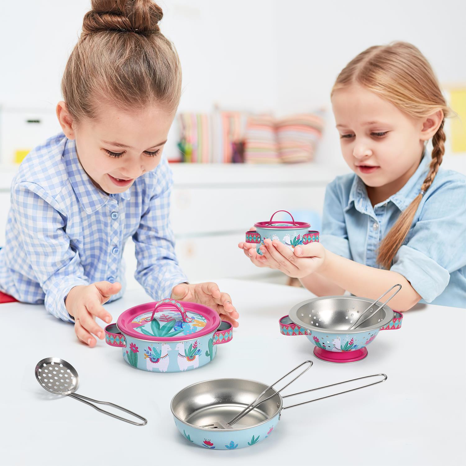 SOKA Play Imagine Learn 10 Piece Kids Kitchenware Set with Llama Illustrations and Carry Case
