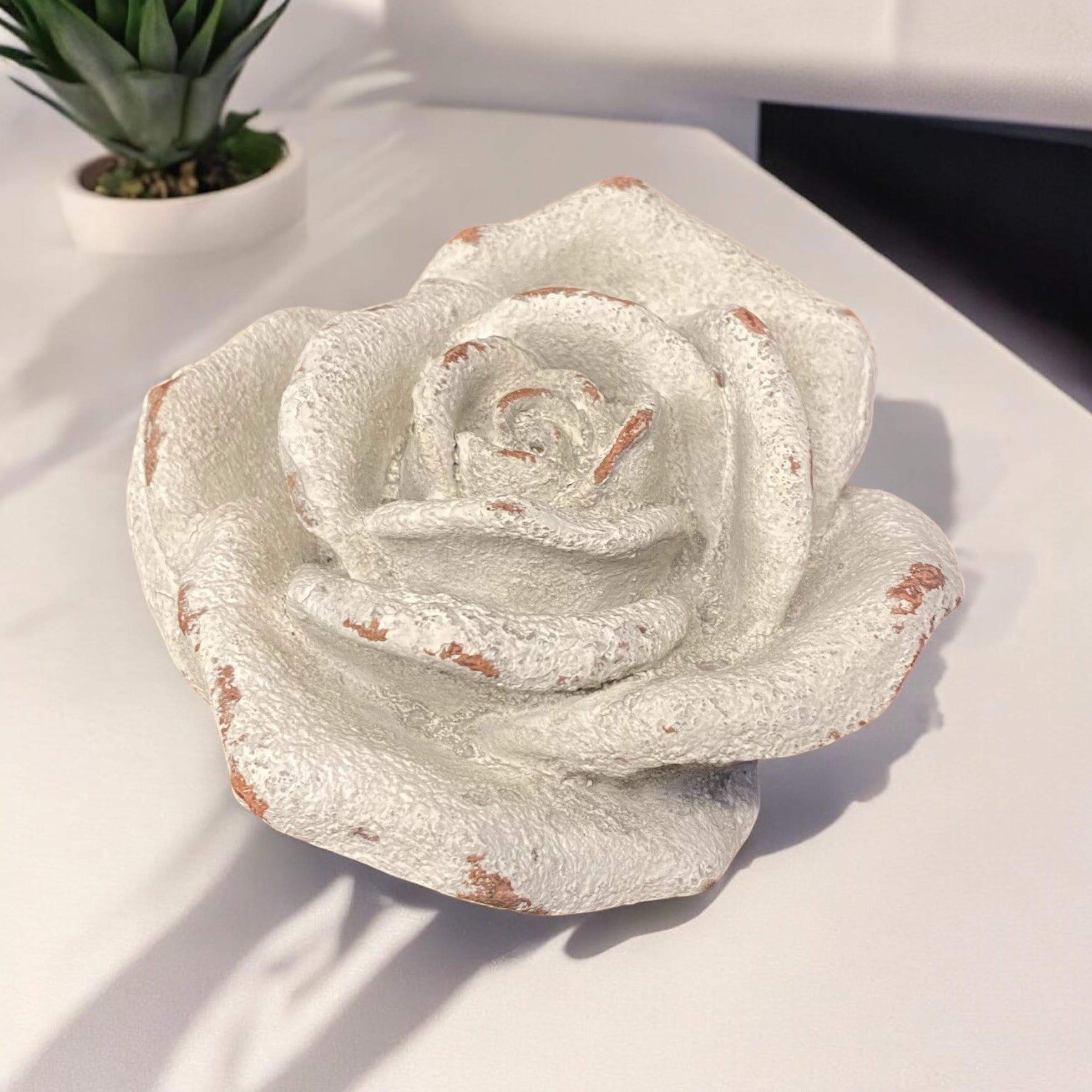MSL 11cm Resin Flower Hand Finished Indoor Outdoor Decor