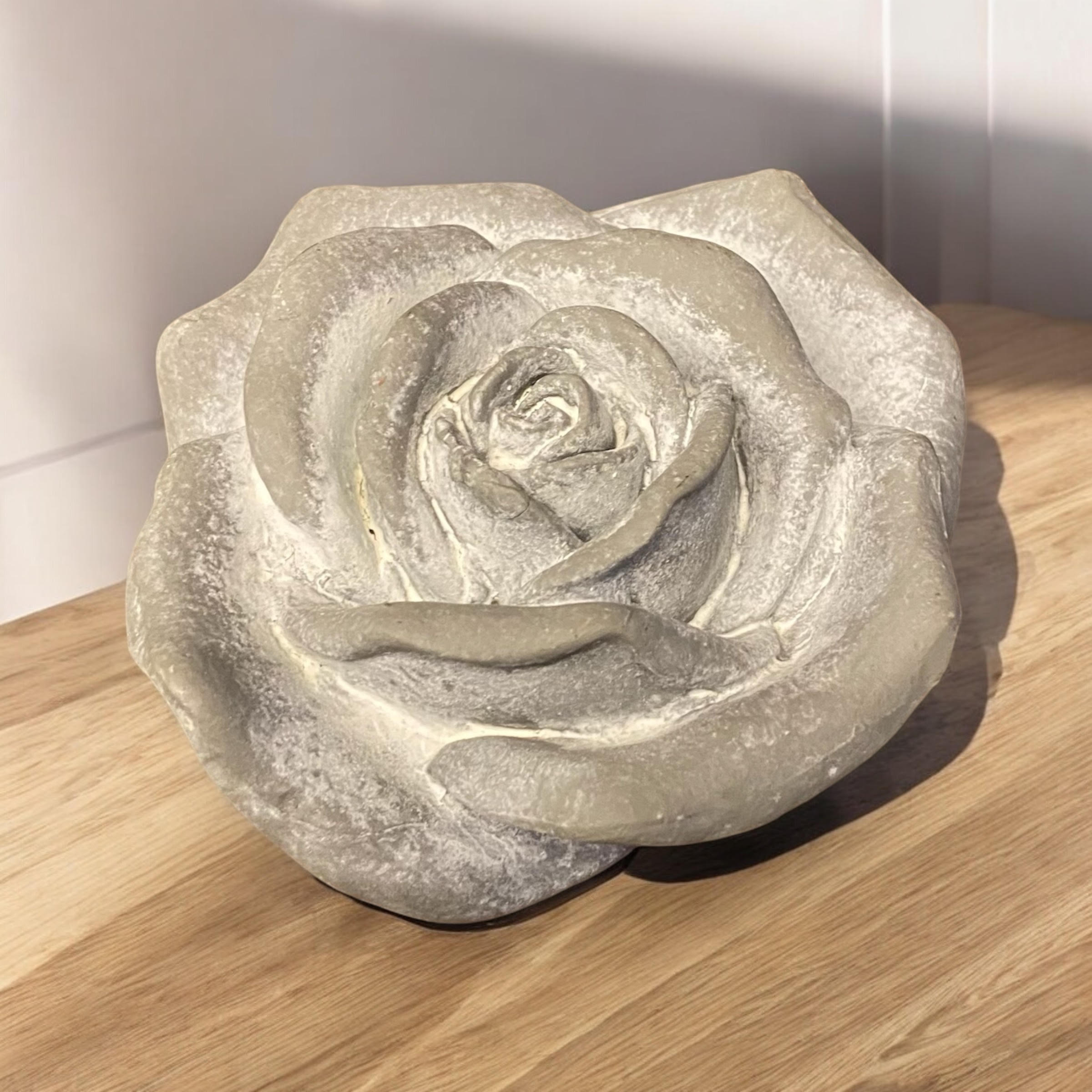 MSL 18cm Resin Flower Home Decor Hand Finished Indoor Outdoor Use