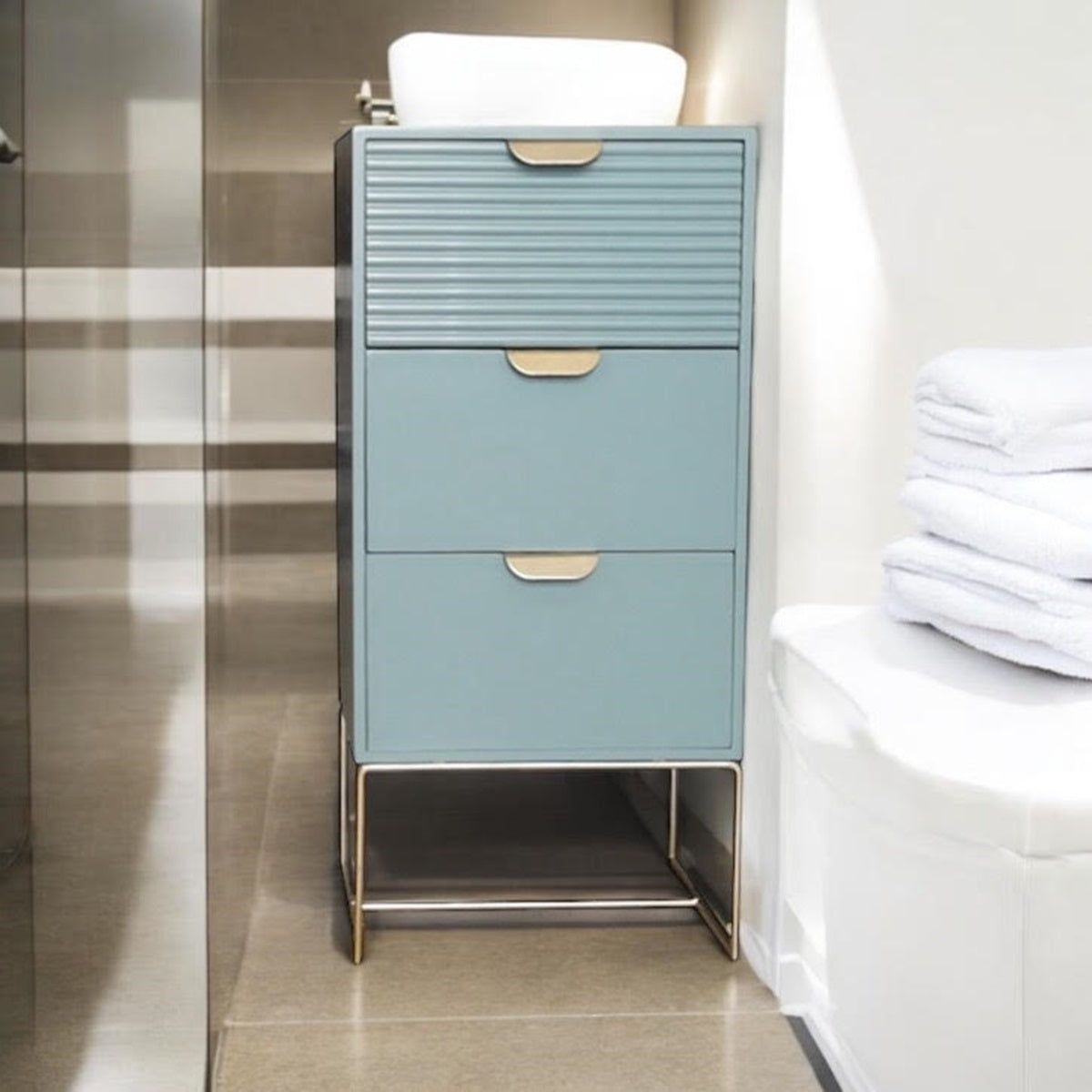 64cm Green Wooden 3 Drawer Bedside Table with Scalloped Edge Design